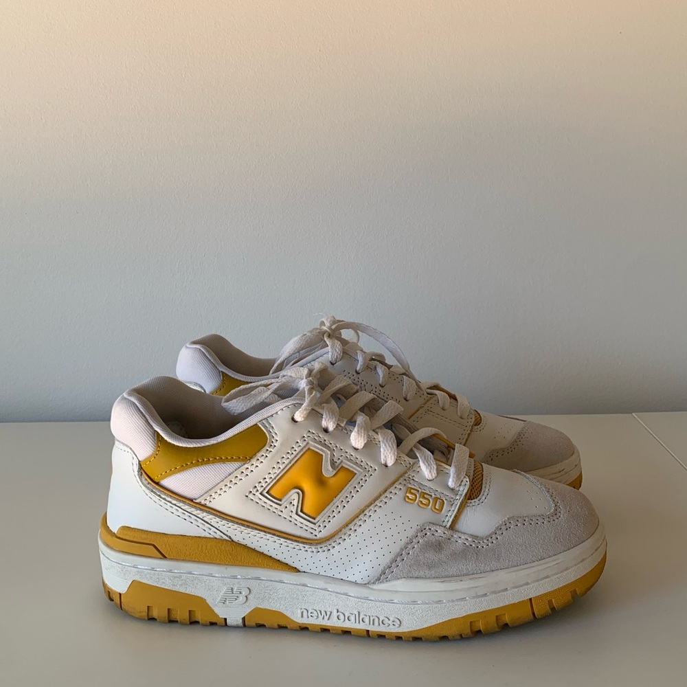 New Balance 550 ‘Varsity Gold’ size US M 4.5 W 6